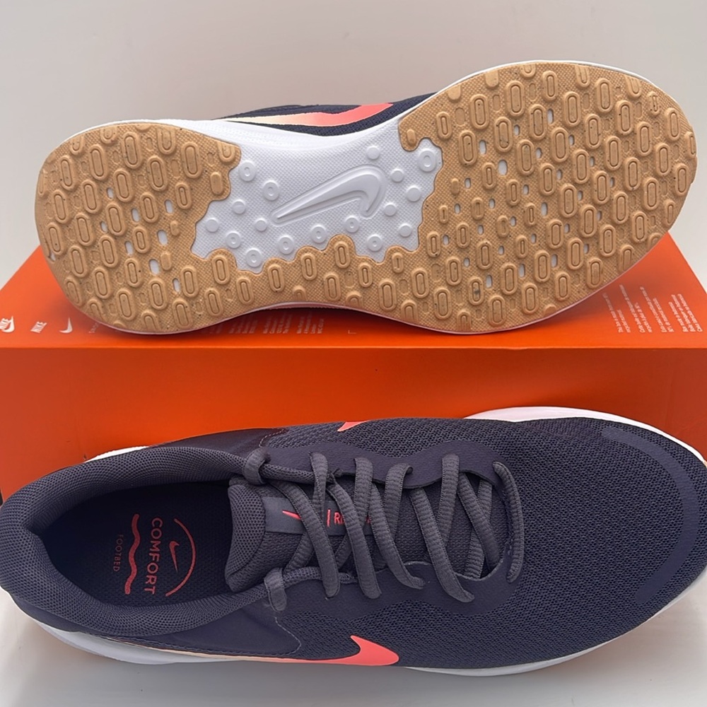 NIKE Men’s REVOLUTION 7
DK RAISIN/CRIMSON TINT-WHITE-HOT PUNCH
Style FB2208-500 - Picture 3 of 16